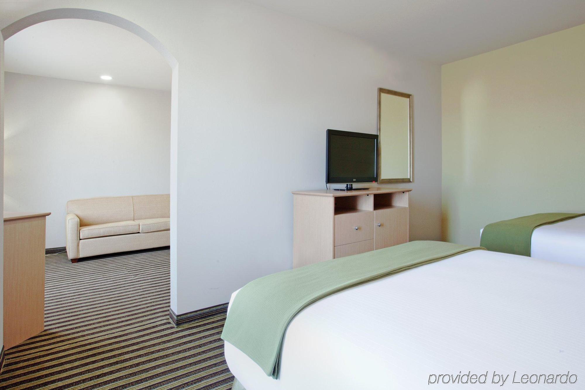 Holiday Inn Express Hotel & Suites Alvarado By Ihg Værelse billede